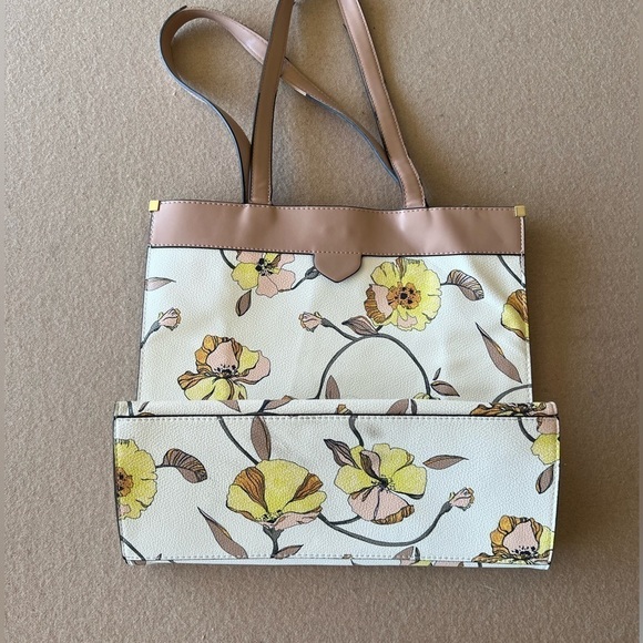 a new day Handbags - A New Day White Floral Purse